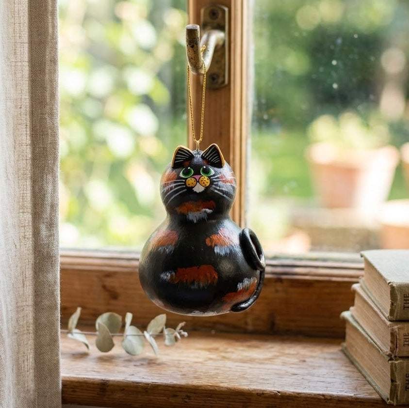 Handmade tortoiseshell cat ornament crafted from natural gourd with detailed acrylic painting